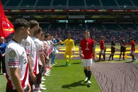 "كنت مرتبكًا".. قائد أوراوا يوضح سبب عدم مصافحة لاعبي ريفر بليت